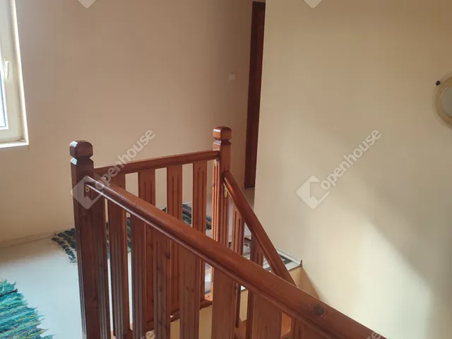 Kiadó ház Naszály 148 nm