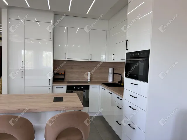 Eladó lakás Tatabánya, Újváros 73 nm