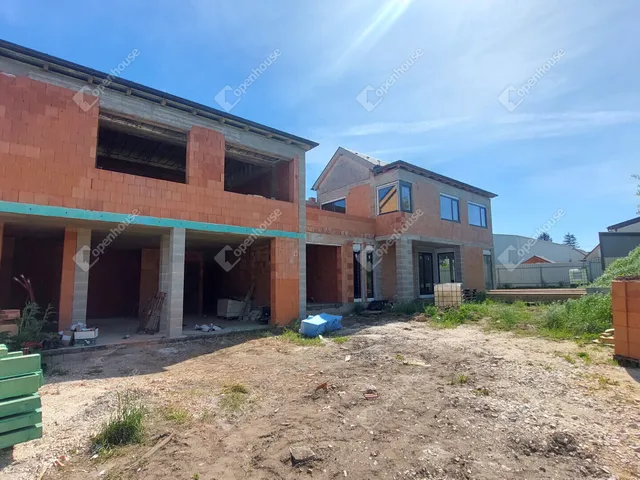Eladó ház Tatabánya, Dózsakert 146 nm