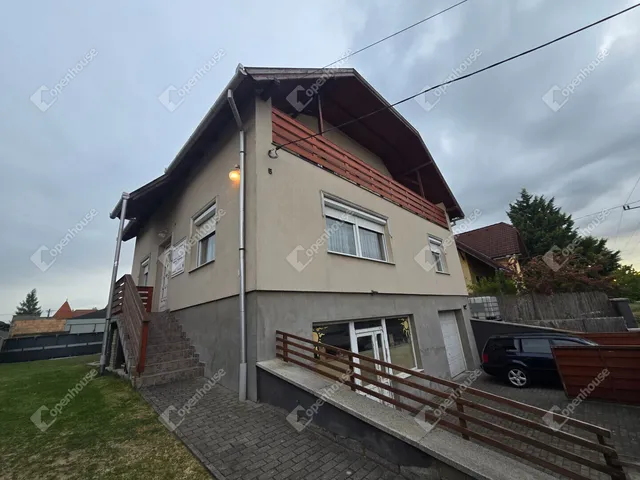 Eladó ház Nyergesújfalu 275 nm