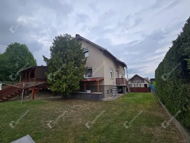 Eladó ház Nyergesújfalu 275 nm