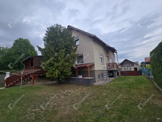 Eladó ház Nyergesújfalu 275 nm