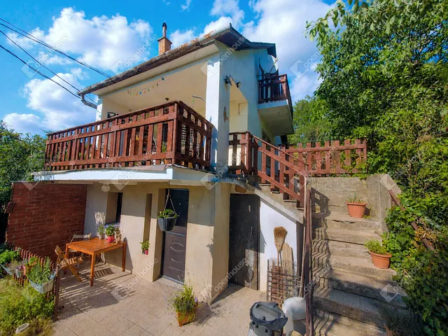 Eladó telek Oroszlány 1400 nm