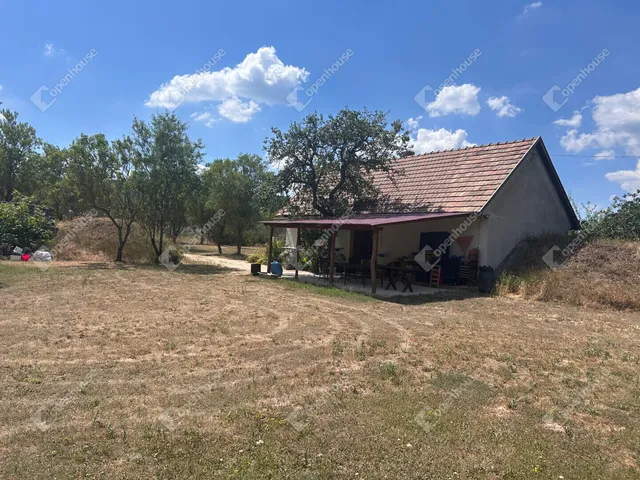 Eladó nyaraló Csákvár 62 nm