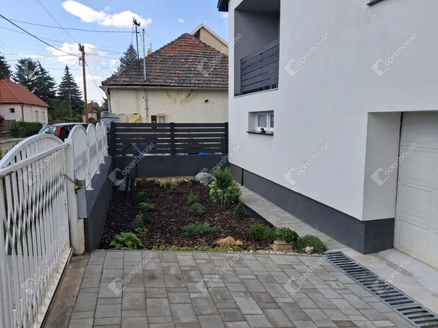 Eladó ház Tatabánya, Bánhida 249 nm