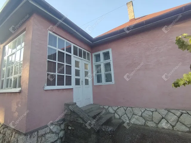Eladó ház Süttő 140 nm
