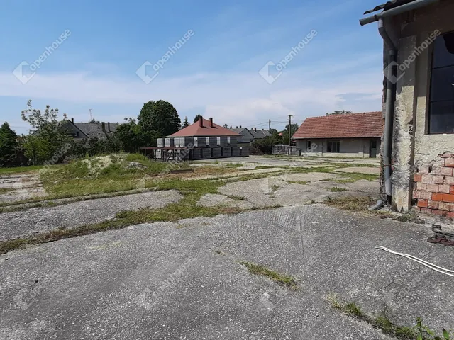 Eladó kereskedelmi és ipari ingatlan Salomvár 800 nm