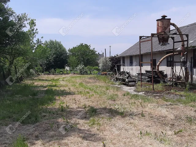 Eladó kereskedelmi és ipari ingatlan Salomvár 800 nm