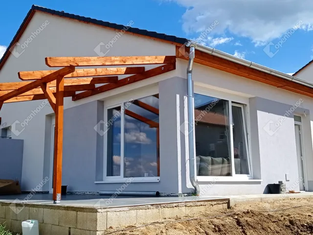 Eladó lakás Teskánd 82 nm