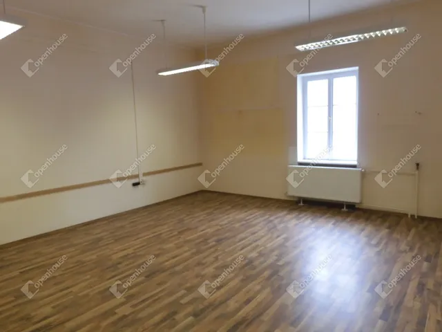 Kiadó kereskedelmi és ipari ingatlan Zalaegerszeg, Belváros 35 nm