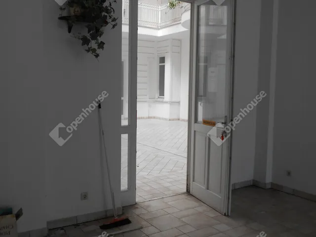 Eladó kereskedelmi és ipari ingatlan Zalaegerszeg, Belváros 103 nm