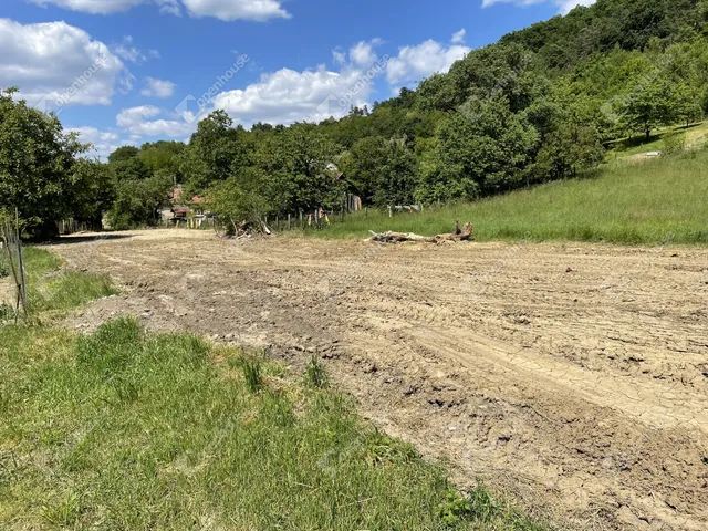 Eladó telek Csatár 1768 nm