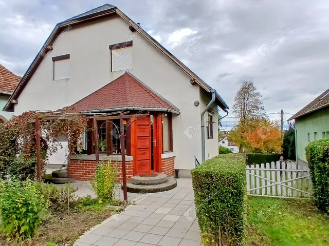 Eladó ház Alsópáhok 103 nm