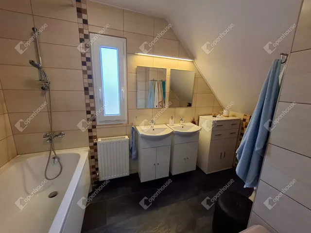 Eladó ház Csatár 186 nm