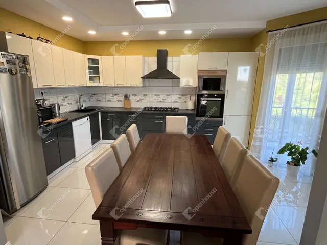 Eladó ház Csatár 186 nm