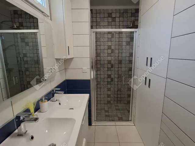 Eladó ház Csatár 186 nm