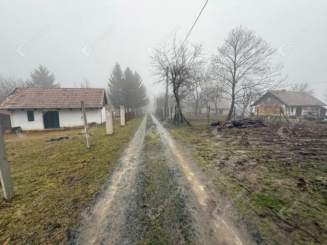 Eladó telek Gyűrűs 2073 nm