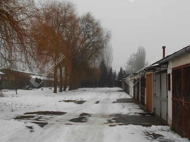 Eladó garázs Zalaegerszeg, Belváros 14 nm
