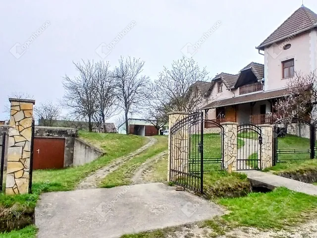 Eladó lakás Galambok 650 nm