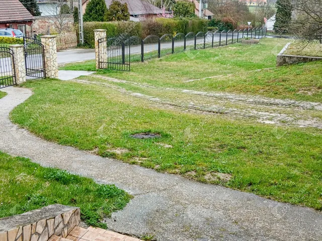 Eladó lakás Galambok 650 nm