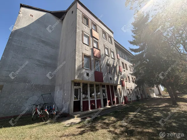 Eladó kereskedelmi és ipari ingatlan Keszthely 39 nm