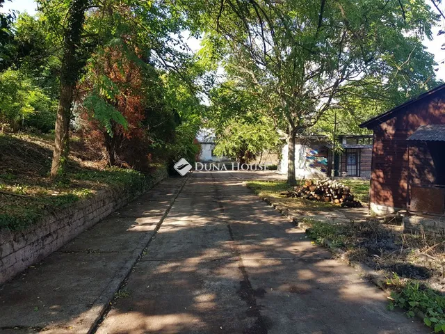 Eladó telek Dunaújváros 8498 nm