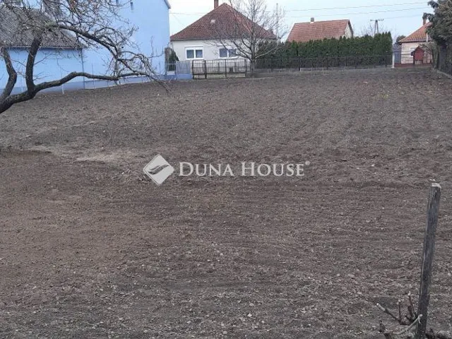 Eladó telek Mezőfalva 818 nm