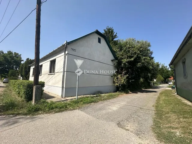 Eladó ház Apostag, Duna utca 81 nm