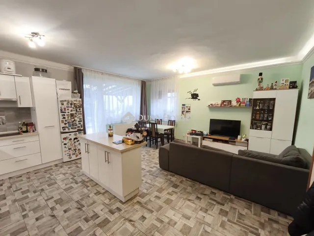 Eladó lakás Dunaújváros 102 nm