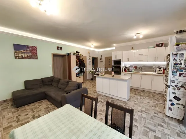 Eladó lakás Dunaújváros 102 nm