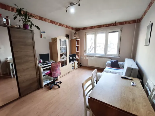 Eladó lakás Dunaújváros 35 nm