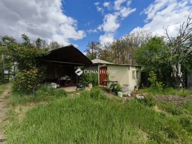 Eladó telek Dunaújváros 719 nm