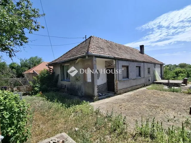 Eladó ház Nagykarácsony 73 nm
