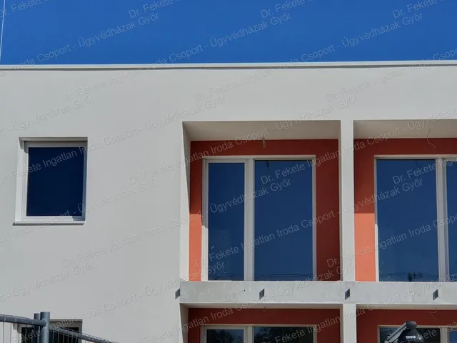 Eladó kereskedelmi és ipari ingatlan Győr, Szabadhegy 43 nm