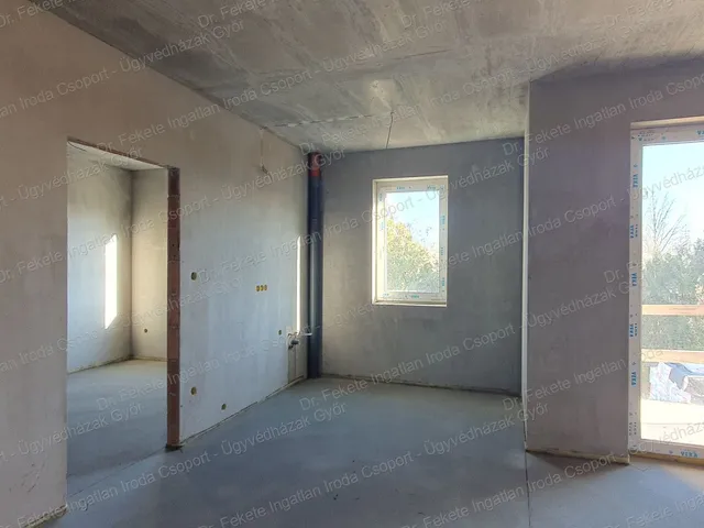 Eladó kereskedelmi és ipari ingatlan Győr, Szabadhegy 55 nm