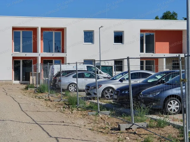 Eladó kereskedelmi és ipari ingatlan Győr, Szabadhegy 47 nm