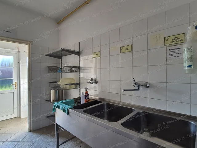 Kiadó kereskedelmi és ipari ingatlan Győr, Bácsa, Külső Bácsai út 200 nm