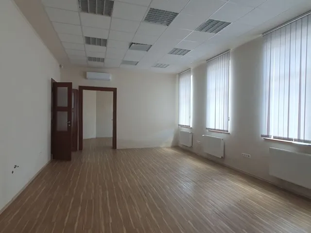 Kiadó kereskedelmi és ipari ingatlan Győr, Gyárváros 160 nm