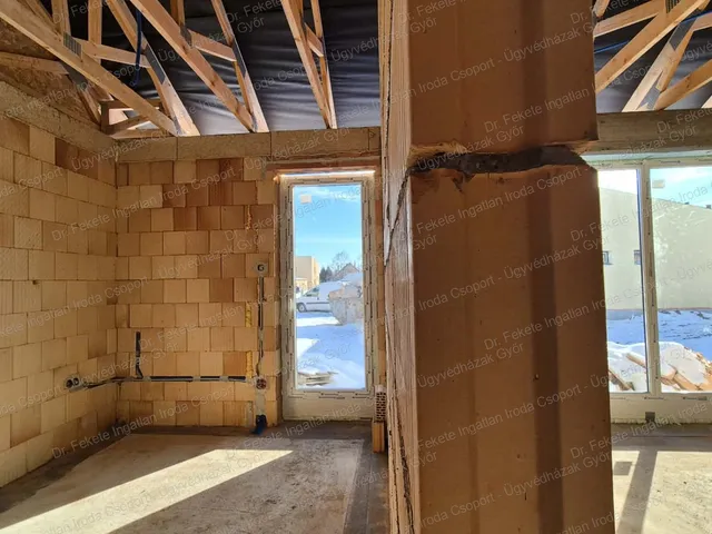 Eladó lakás Győrújbarát, VERESS P. (A tömb L2) KÖZÉPSŐ 74 nm