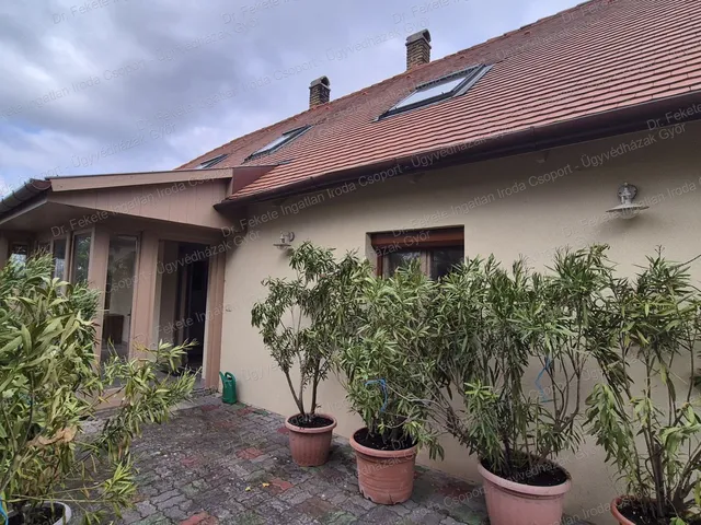 Eladó ház Pannonhalma 280 nm