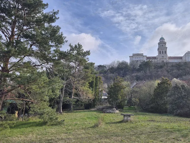 Eladó ház Pannonhalma 280 nm