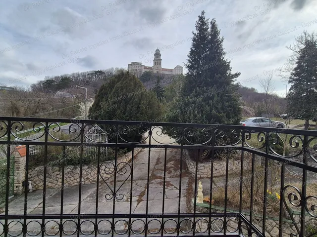 Eladó ház Pannonhalma 197 nm