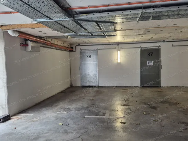 Eladó garázs Győr, Gyirmót, Alcedonia Lakópark 13 nm