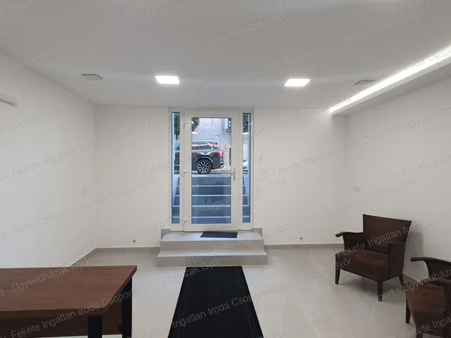 Eladó kereskedelmi és ipari ingatlan Győr, Belváros, Kiss János u. 7. 78 nm