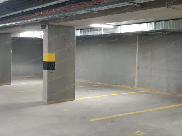 Kiadó garázs Győr, Belváros 12 nm