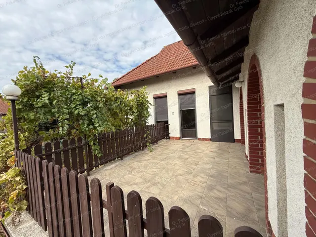 Kiadó ház Győr, Ménfőcsanak 116 nm