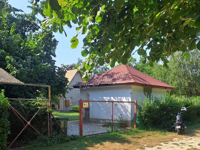 Eladó nyaraló Kiskunlacháza, Tölgyfa utca 90 nm
