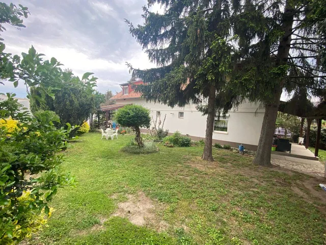 Eladó ház Vác, Kertváros 221 nm