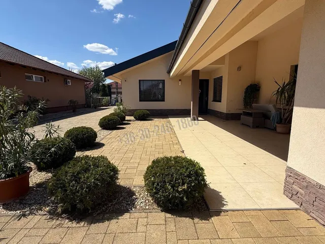 Eladó ház Nyíregyháza, Oros 188 nm