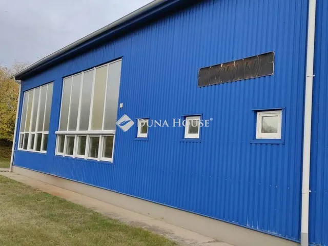 Eladó kereskedelmi és ipari ingatlan Paks, Kölesdi út 275 nm